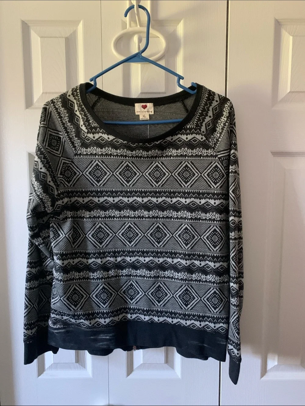 one clothing Black & Gray Geometric Crewneck Sweater